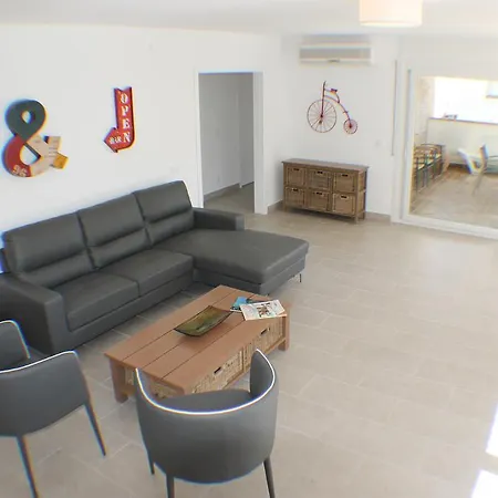 Agi Acacias Apartment Roses